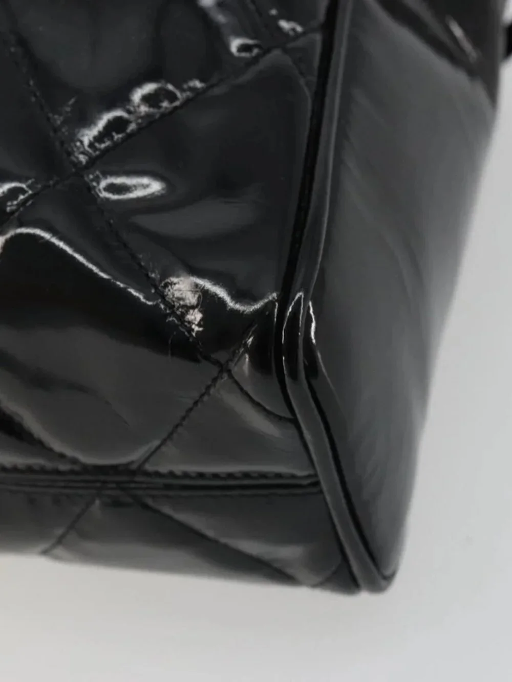 CHANEL Matelasse Chain Shoulder Bag Patent Leather Black Gold CC Auth YKZ1501
